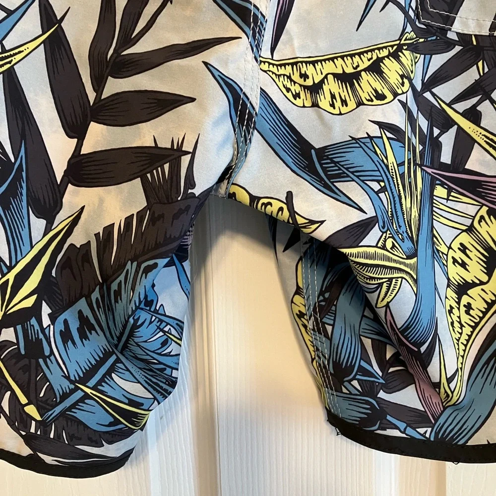 Volcom Mod-Tech Men’s swim tropical print yellow blue board shorts 28” waist S